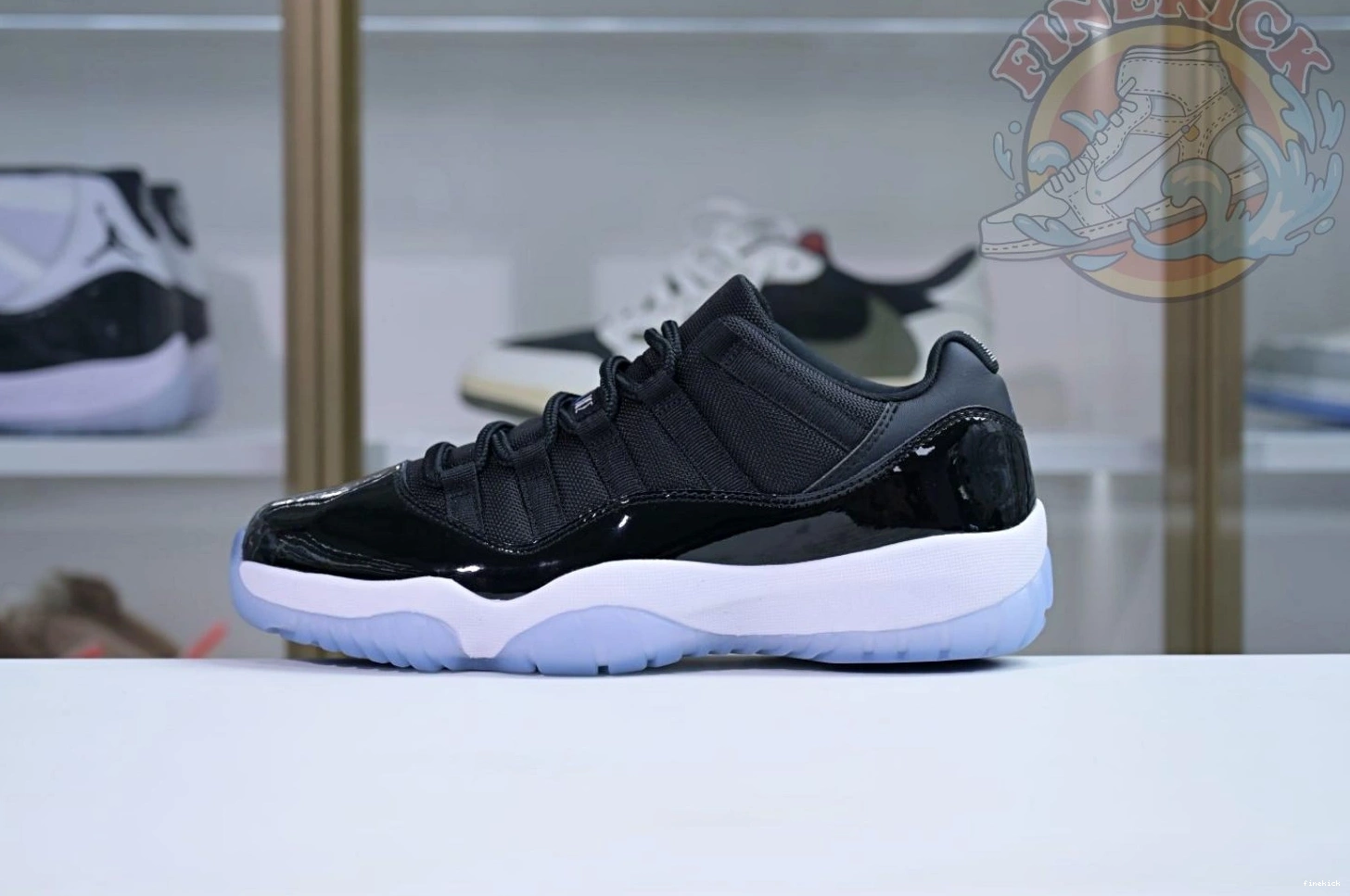 Jordan 11 Low Air 